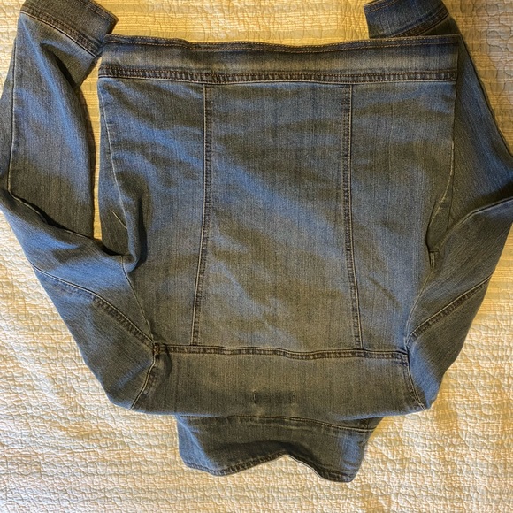 💙 Dollhouse women’s jean jacket - size Small - Picture 3 of 4